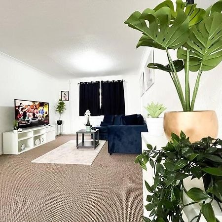 3 Bedroom House With Free Parking Chatham  Ngoại thất bức ảnh