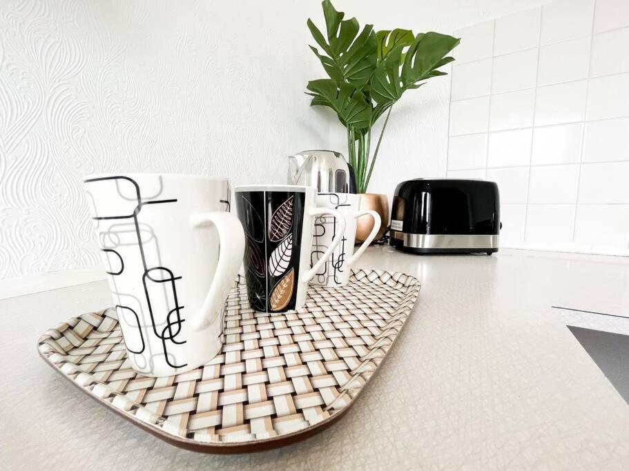 3 Bedroom House With Free Parking Chatham  Ngoại thất bức ảnh